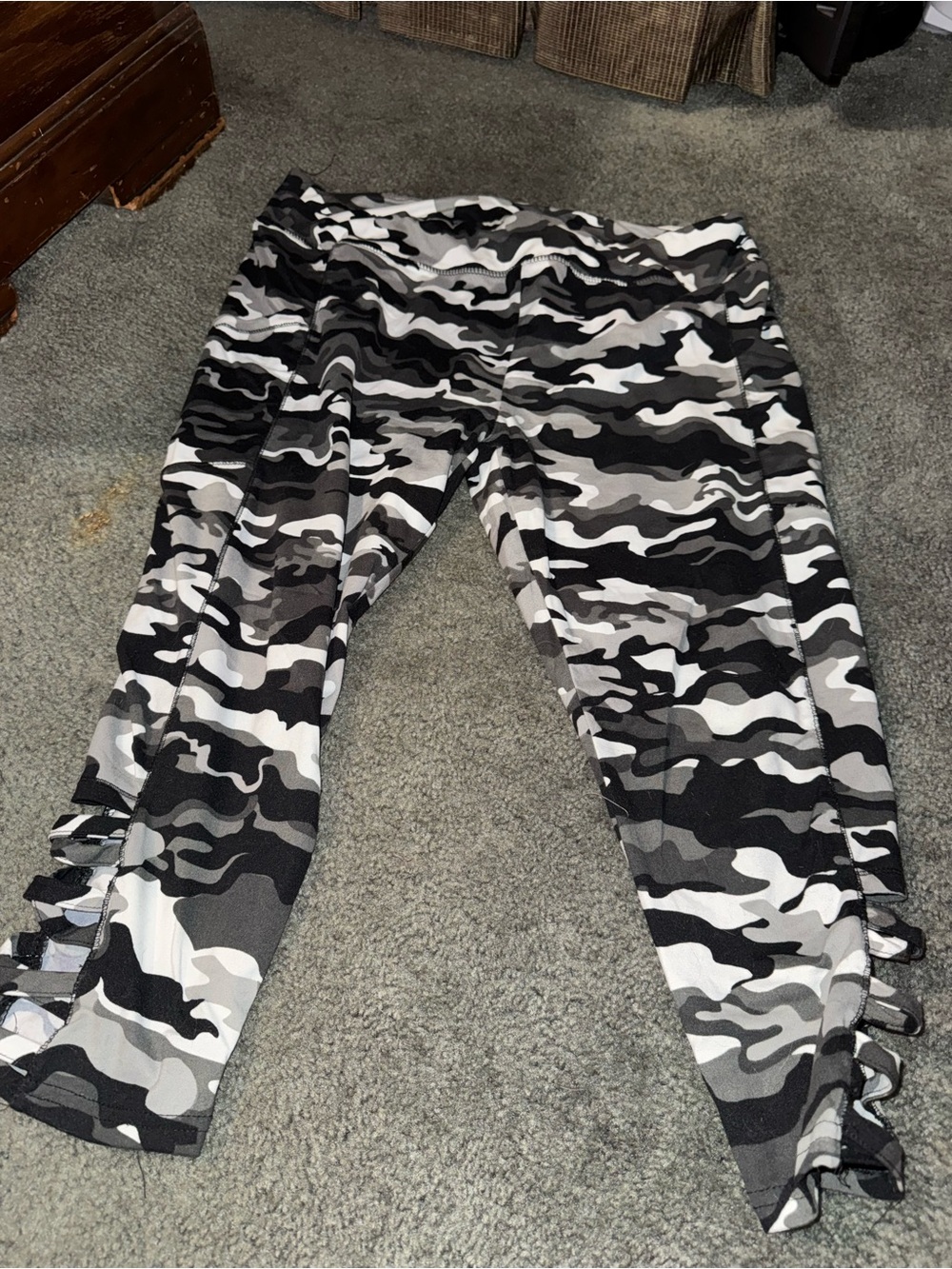 shosho Black and Gray Camo Leggings